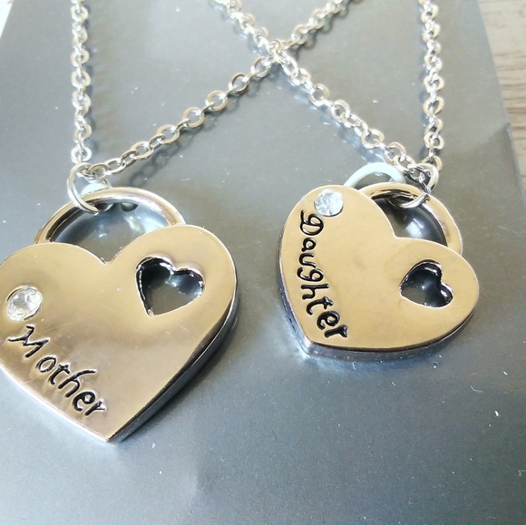 2 Hearts Mother Daughter Necklace Set in Bonus Holiday Gift Tin! - Picture 5 of 6